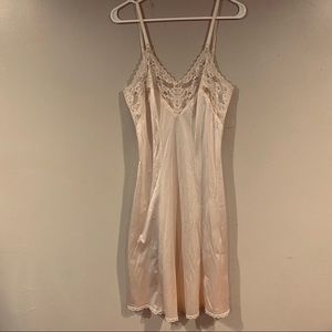 Elegant Sexy 😍 Vintage Cream and Lace Something Special Maidenform Dress Slip